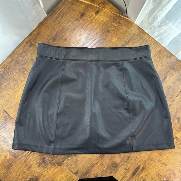 SPANX Black Faux Leather Mini Skirt, 2X - Picture 7 of 14